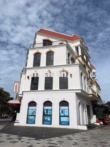 SHOPHOUSE HƯỚNG BIỂN, CẠNH CHỢ ĐÊM, KINH DOANH GÌ CŨNG TIỆN