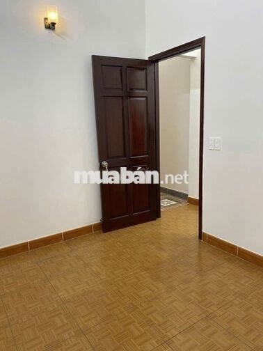 Cho thuê nhà nguyên căn 1 trệt 3 lầu 4pn 3wc dt 4x15m sạch đẹp,