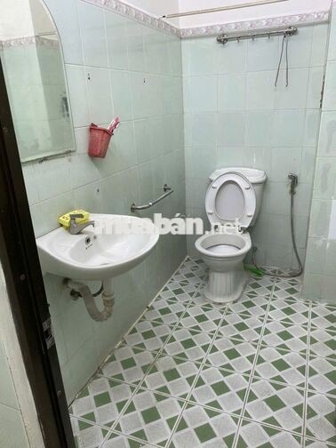 Cho thuê nhà nguyên căn 1 trệt 3 lầu 4pn 3wc dt 4x15m sạch đẹp,
