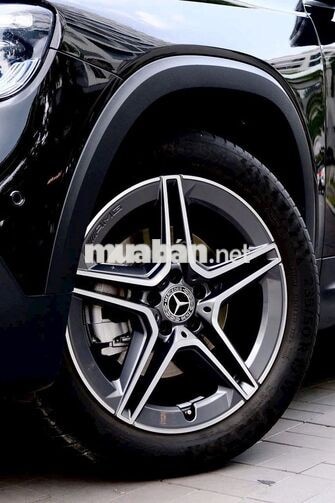Mercedes GLB 200 AMG model 2022 Đen siêu lướt
