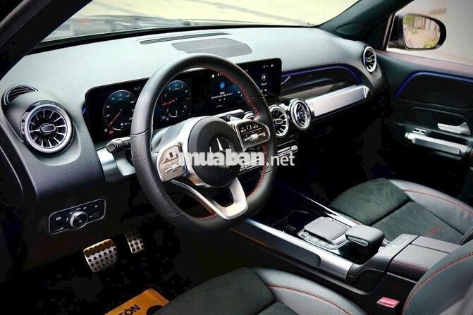 Mercedes GLB 200 AMG model 2022 Đen siêu lướt