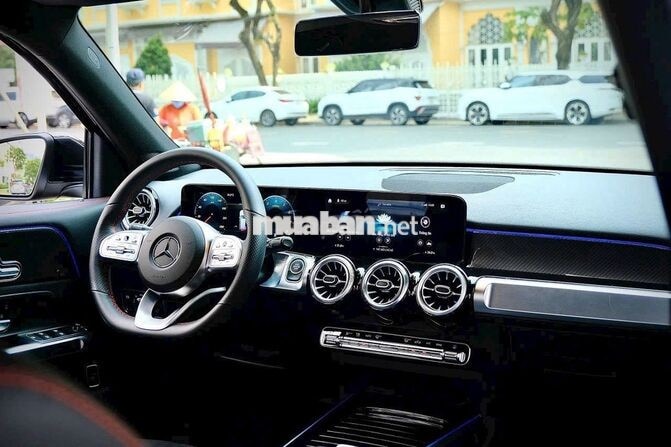 Mercedes GLB 200 AMG model 2022 Đen siêu lướt