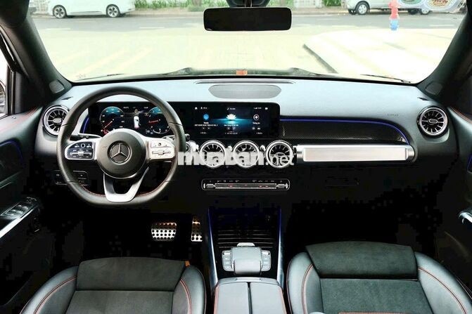 Mercedes GLB 200 AMG model 2022 Đen siêu lướt