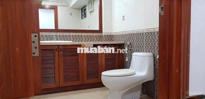 Cho thuê Lạc Long Quân - 5 tầng - 9m x 13m (DTSD: 585m2) - Chỉ 30tr