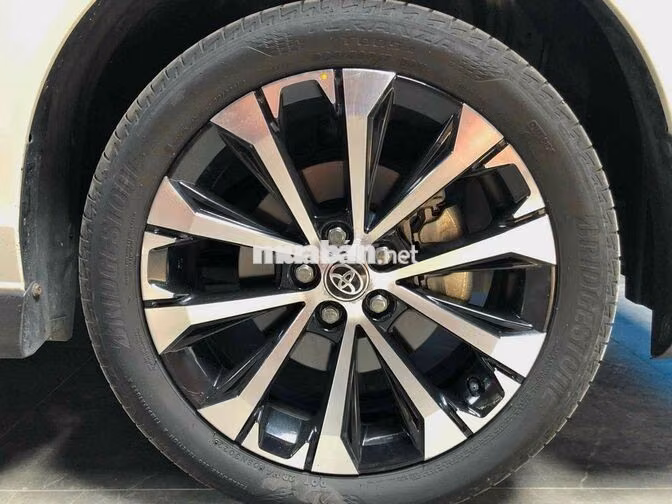 Toyota Veloz Cross Top Trắng 7 chỗ 70000 km