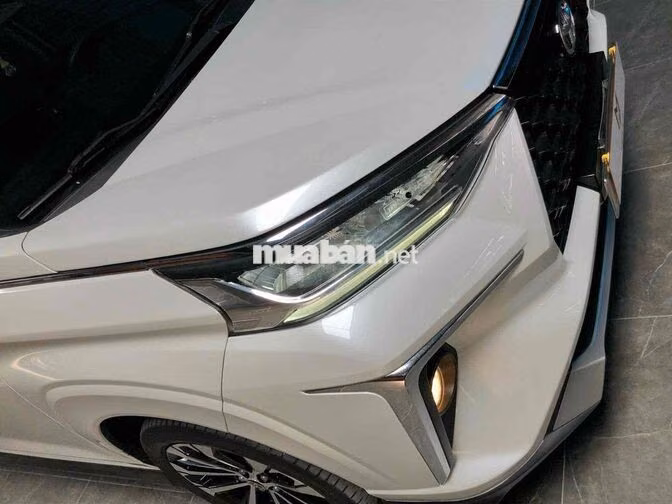 Toyota Veloz Cross Top Trắng 7 chỗ 70000 km