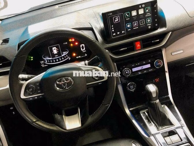 Toyota Veloz Cross Top Trắng 7 chỗ 70000 km