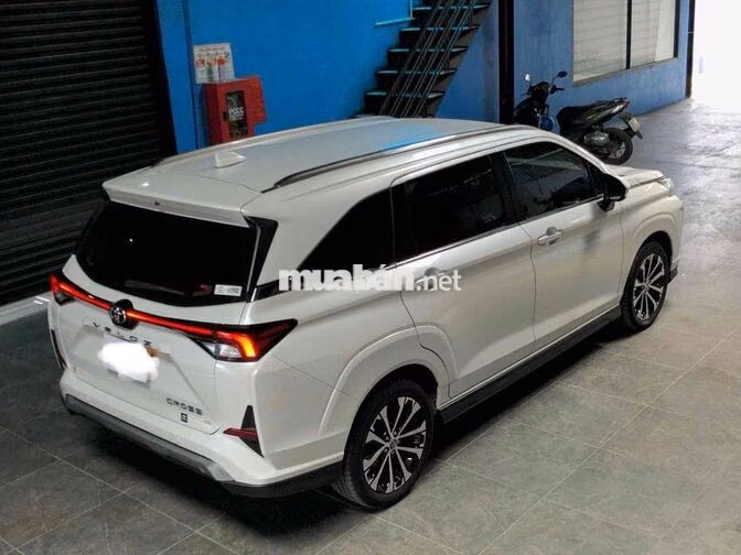 Toyota Veloz Cross Top Trắng 7 chỗ 70000 km