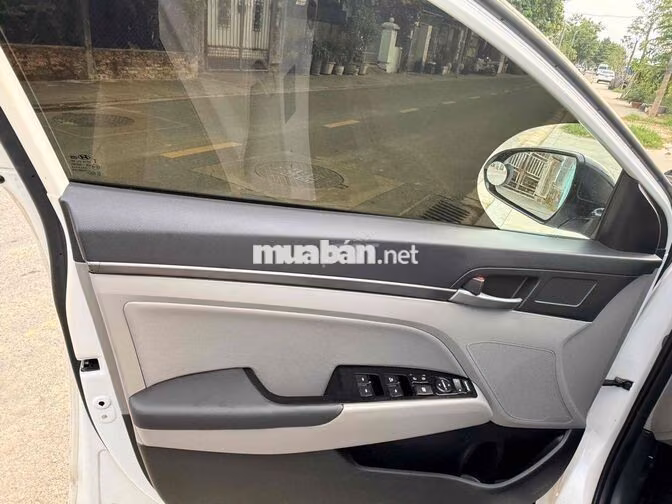Hyundai Elantra 2016 AT 1.6 bản full Trắng
