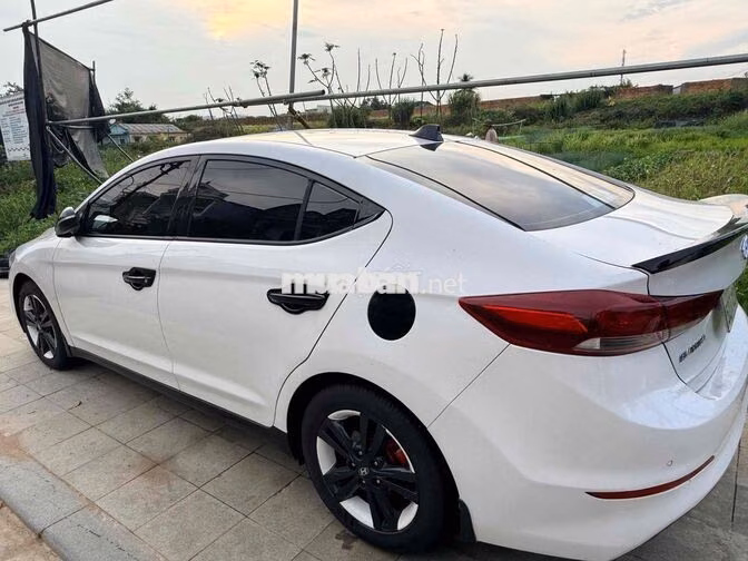 Hyundai Elantra 2016 AT 1.6 bản full Trắng