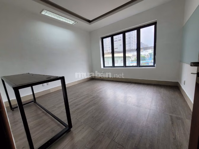 Văn phòng 30m2 chính chủ Quận 1 !