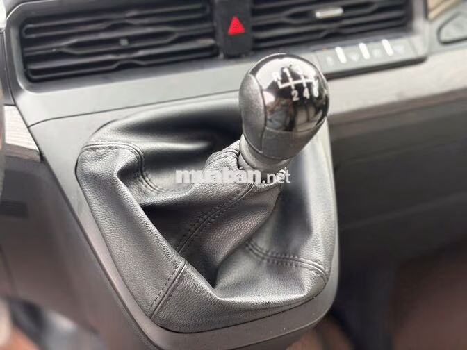 Ford Transit Premium 2024 màu trắng - 57000km