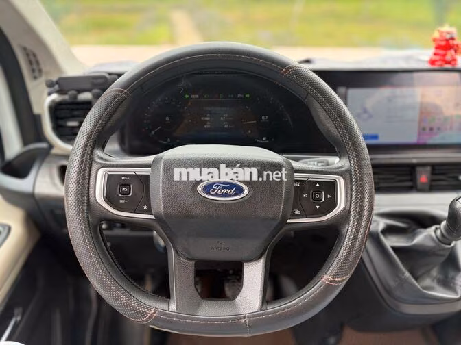 Ford Transit Premium 2024 màu trắng - 57000km