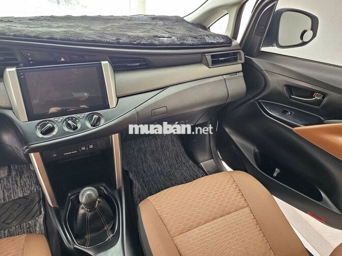 Toyota Innova 2.0E 2017 Số sàn. Zin cả xe. Đẹp Quá