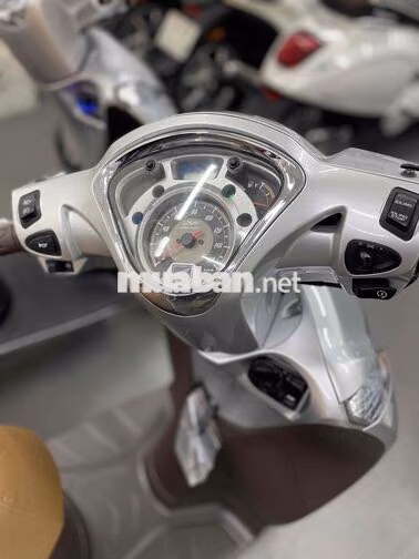 Honda SH Mode Bạc