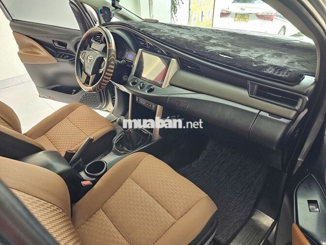 Toyota Innova 2.0E 2017 Số sàn. Zin cả xe. Đẹp Quá