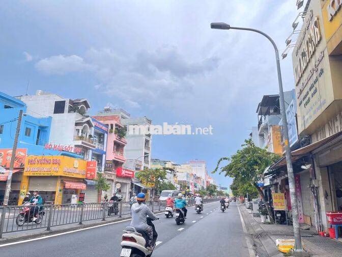 Mặt Tiền Bà Hom - Gần Chợ Phú Lâm.