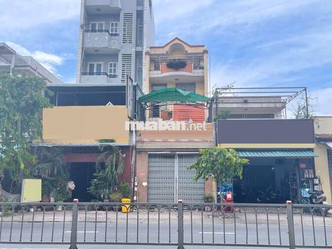 Mặt Tiền Bà Hom - Gần Chợ Phú Lâm.