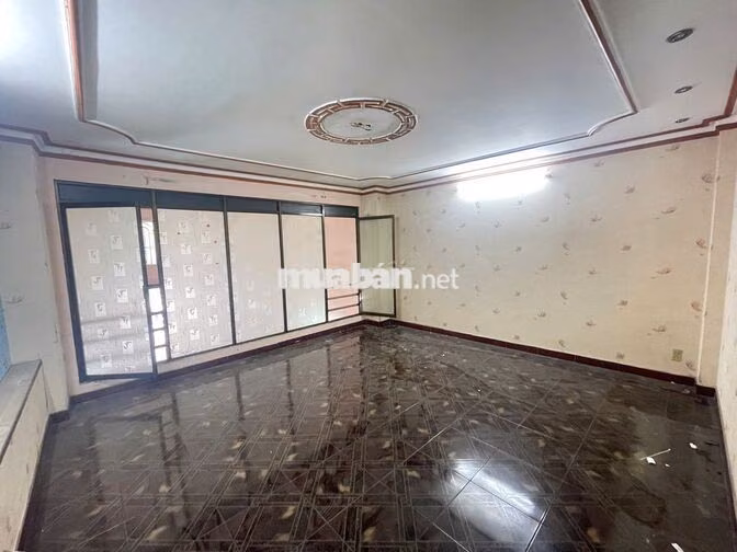 Mặt Tiền Bà Hom - Gần Chợ Phú Lâm.