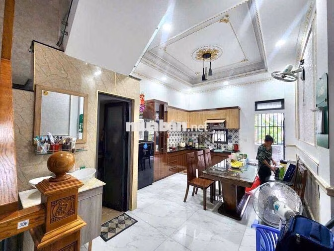 nhà 2 lầu 1 trệt Bình Chuẩn, có nội thất,đường 7m đậu ô tô ok