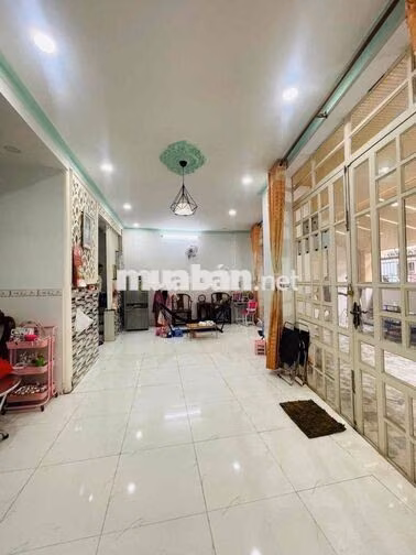 Nhà Tỉnh Lộ 10 Ngay Tên Lửa - Ngang Lớn 7,2m - Giá 5,3 Tỷ