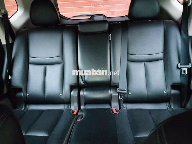Nissan X-Trail 2020 bản full 2 cầu Đen
