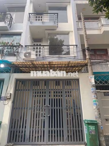 phòng đầy đủ nội thất, có nắng trời tự nhiên