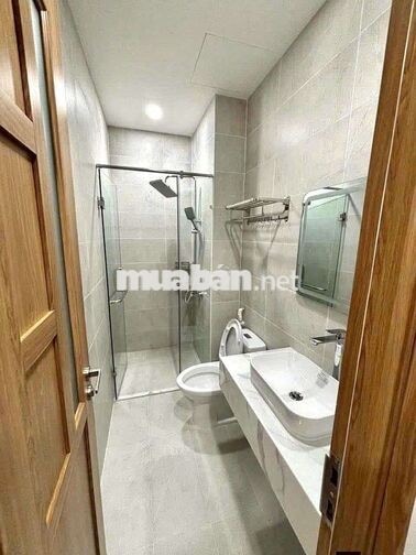 Nhà 3 tầng,sân thượng,4PN,5WC,đối diện cổng Vạn Phúc hbphuoc 