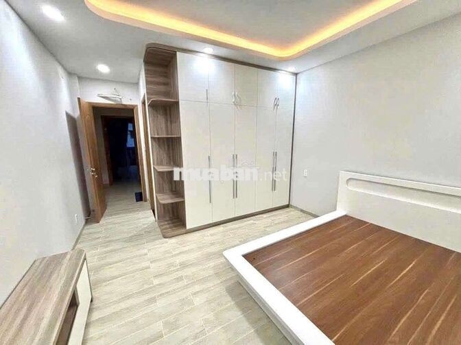 Nhà 3 tầng,sân thượng,4PN,5WC,đối diện cổng Vạn Phúc hbphuoc 