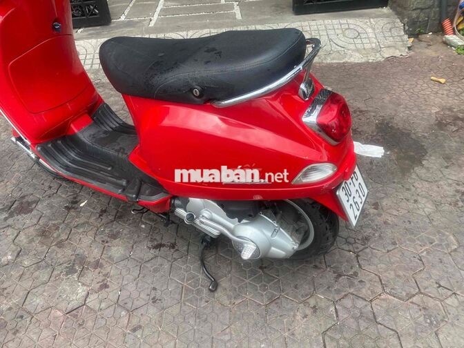 Piaggio Vespa Đỏ 150. nhập ý