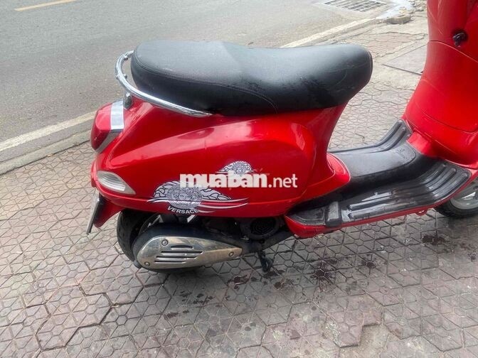 Piaggio Vespa Đỏ 150. nhập ý