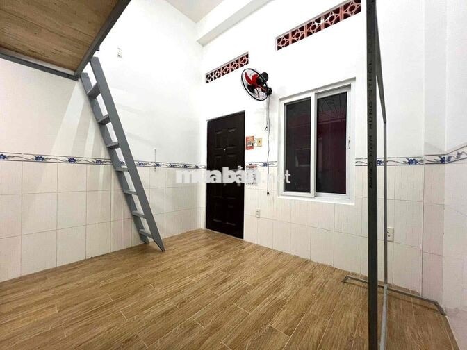 TRỌ GÁC CAO CỬA SỔ TRỜI GẦN ĐH TDT