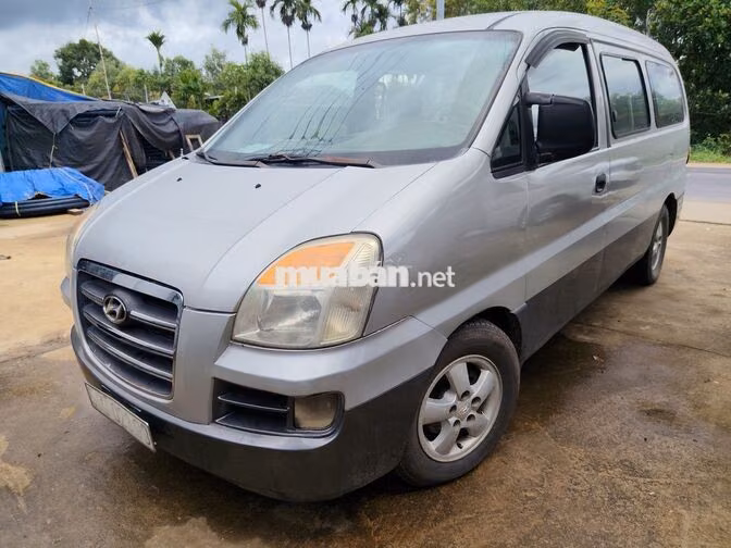 Xe khách Hyundai 6 chỗ Bạc