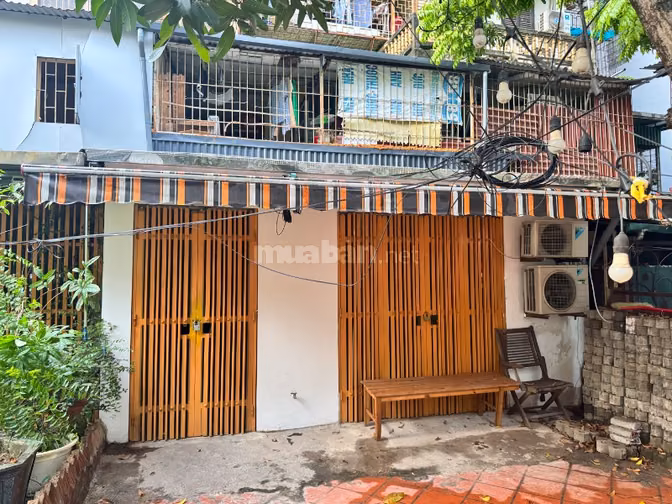 Cho thuê căn hộ tầng 1 t tập thể đại học ngoại thương phố chùa Láng