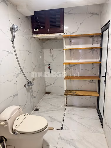 Cho thuê căn hộ tầng 1 t tập thể đại học ngoại thương phố chùa Láng