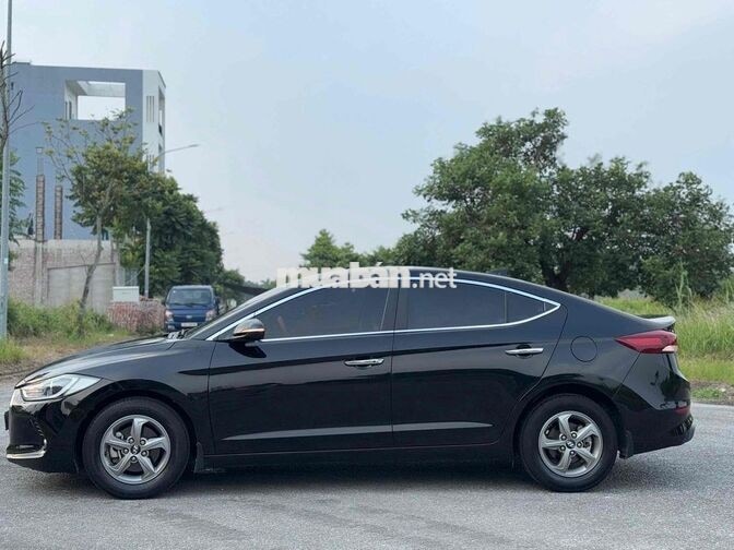 Hyundai Elantra 2017 Số sàn Đen