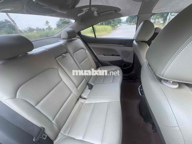 Hyundai Elantra 2017 Số sàn Đen