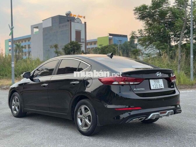 Hyundai Elantra 2017 Số sàn Đen