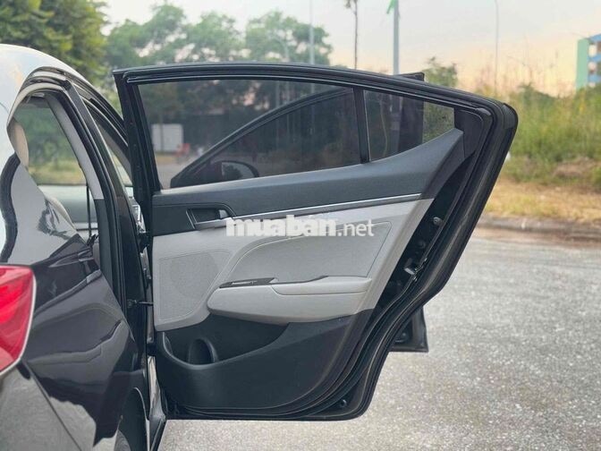 Hyundai Elantra 2017 Số sàn Đen