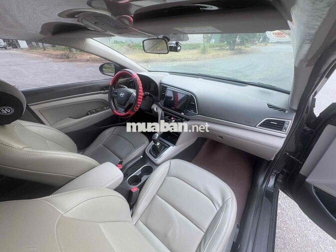 Hyundai Elantra 2017 Số sàn Đen