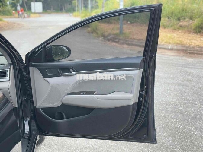 Hyundai Elantra 2017 Số sàn Đen