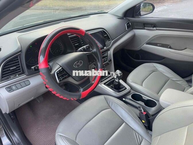 Hyundai Elantra 2017 Số sàn Đen