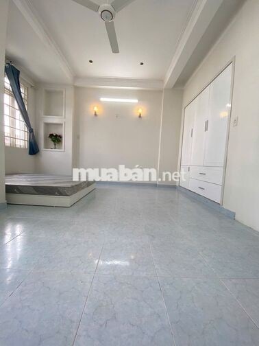 Căn hộ 1pn,2pn tách bếp gần Đặng Thuỳ Trâm  bancol lớn ib ngay !