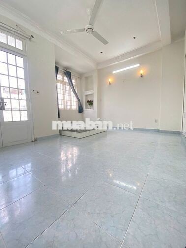 Căn hộ 1pn,2pn tách bếp gần Đặng Thuỳ Trâm  bancol lớn ib ngay !