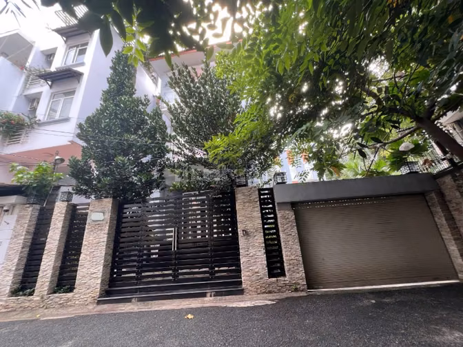 BÁN BIỆT THỰ HẺM 6M PHỔ QUANG  P.9, PHÚ NHUẬN