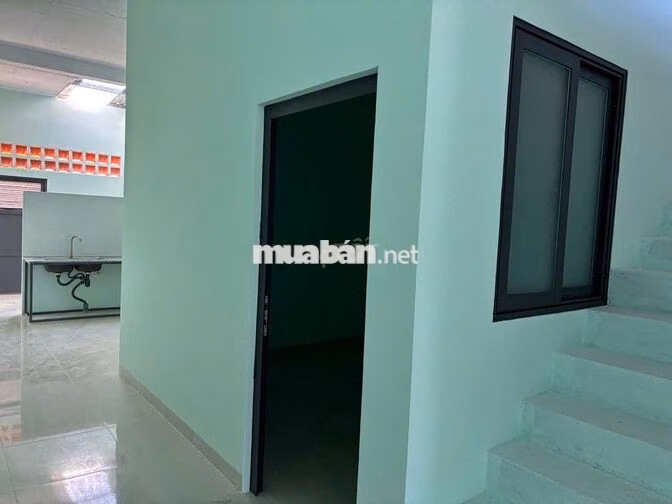 Cho Thuê lâu dài nhà mới (5*25, 2PN, 1PK, 1PB, 1WC, sân oto). Giá 4tr