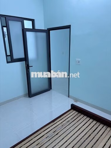 Cho Thuê lâu dài nhà mới (5*25, 2PN, 1PK, 1PB, 1WC, sân oto). Giá 4tr
