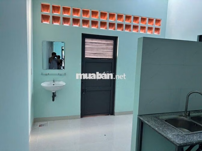 Cho Thuê lâu dài nhà mới (5*25, 2PN, 1PK, 1PB, 1WC, sân oto). Giá 4tr