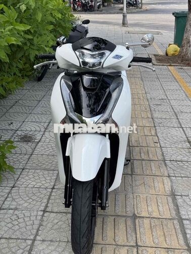 Honda SH 125 2018 Trắng bán hay gl xe khác