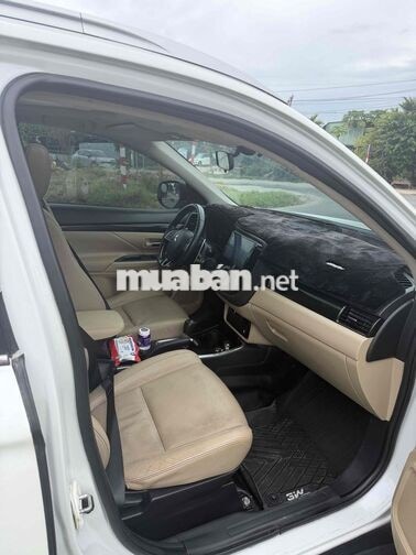 Mitsubishi Outlander Full Option Trắng 2018